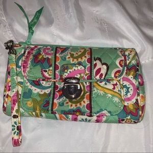 Vera Bradley Tutti-Fruitti Push lock Wristlet 🍀💕